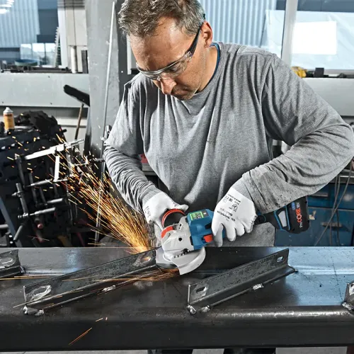 Bosch GWS 18V-15 SC Professional аккумуляторная угловая шлифмашина (2 x 8 Ач, ЗУ), 06019H6101