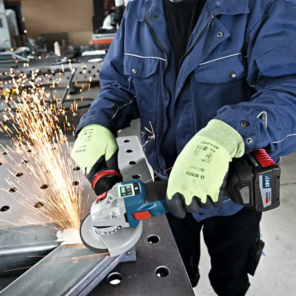 Bosch GWS 18V-15 SC Professional аккумуляторная угловая шлифмашина (2 x 8 Ач, ЗУ), 06019H6101